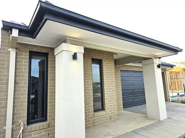 17 Catalonia Way, Berwick VIC 3806