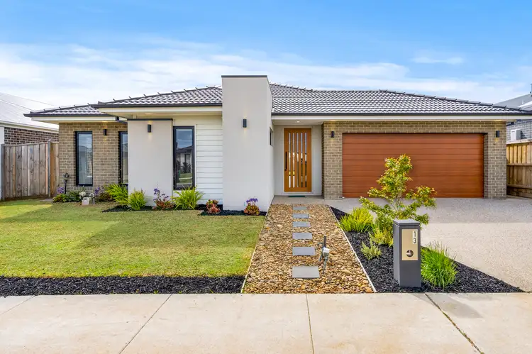 13 Dunkerrin Avenue, Gisborne VIC 3437