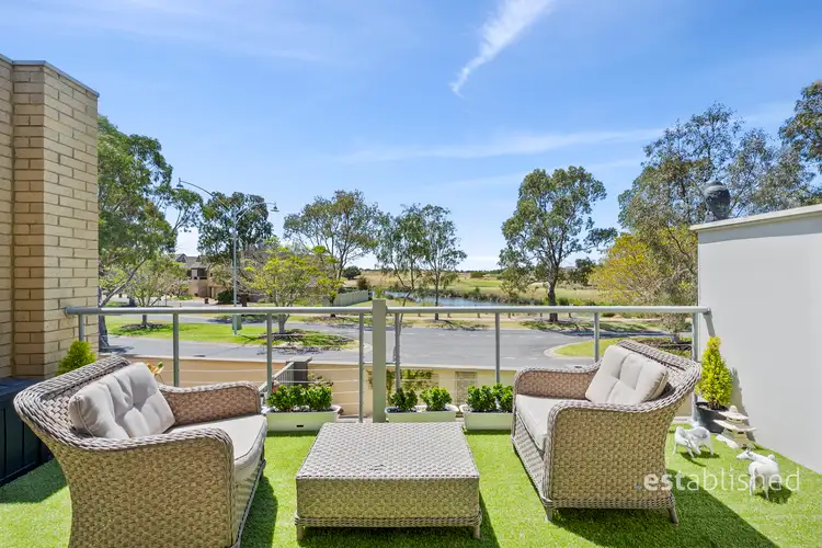 39 Broadbeach Circuit, Sanctuary Lakes VIC 3030