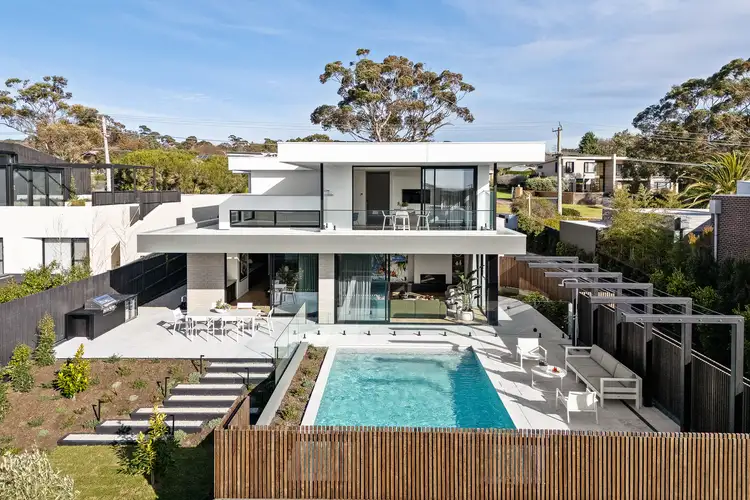33 Bay Road, Mount Martha VIC 3934
