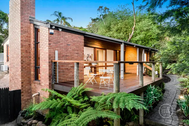 16 Flint Street, Eltham VIC 3095