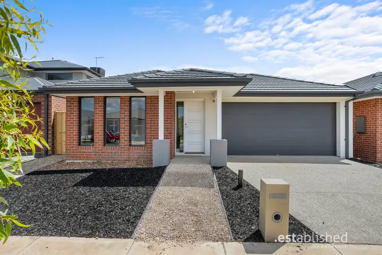 10 Farmingdale Street, Manor Lakes VIC 3024