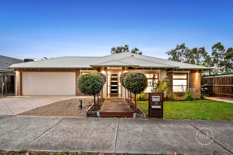 33 Vantage Point Boulevard, Doreen VIC 3754