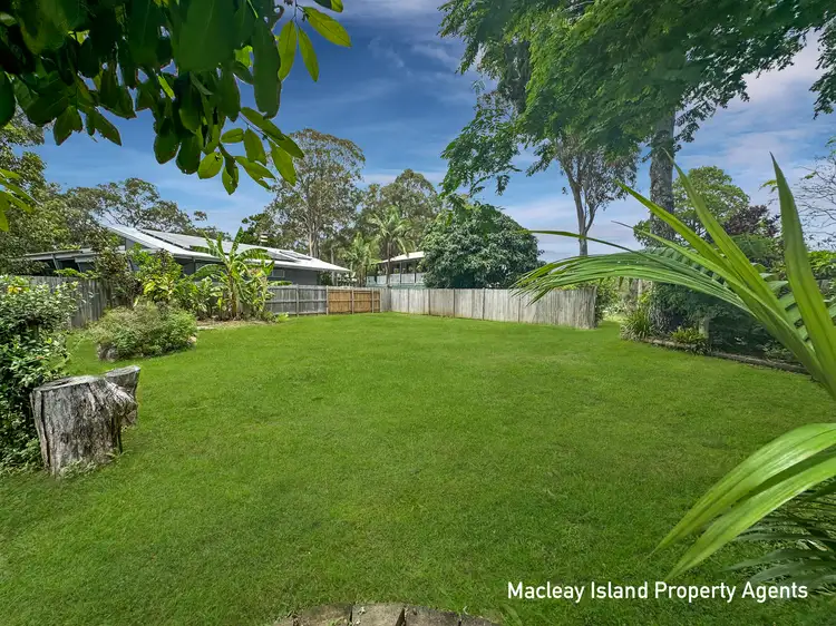22 Blue Waters Crescent, Macleay Island QLD 4184