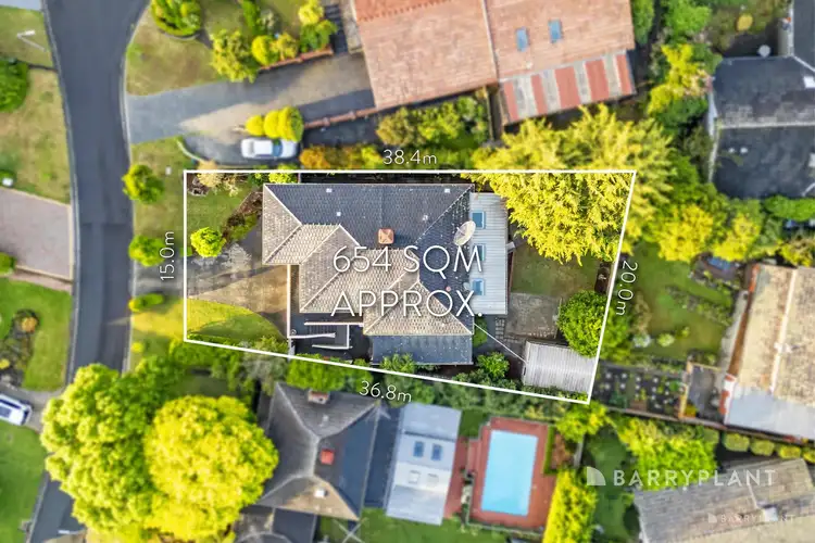 Second view of Homely house listing, 10 Walker Court, Viewbank VIC 3084