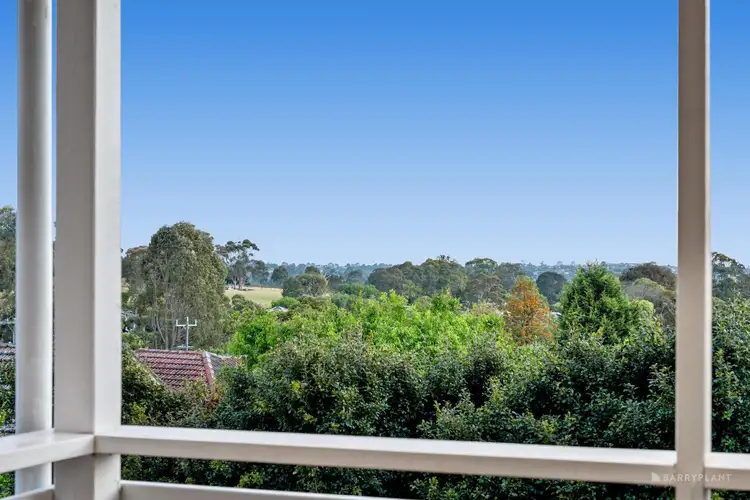 Fifth view of Homely house listing, 10 Walker Court, Viewbank VIC 3084