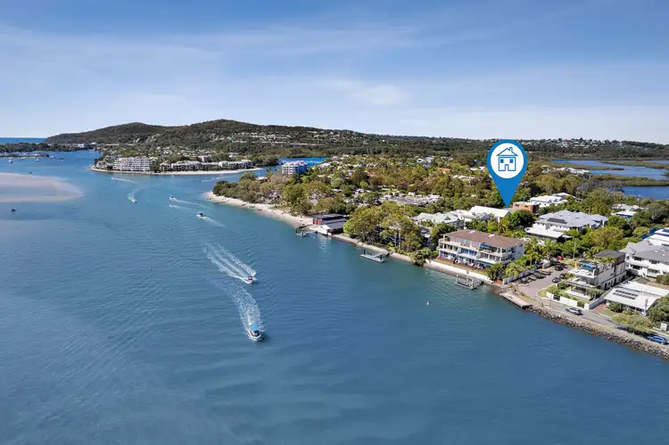 13 Russell Street, Noosaville QLD 4566