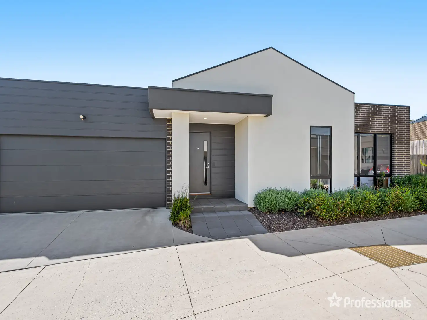 Main view of Homely townhouse listing, 11/9 Penalga Road, Mooroolbark VIC 3138