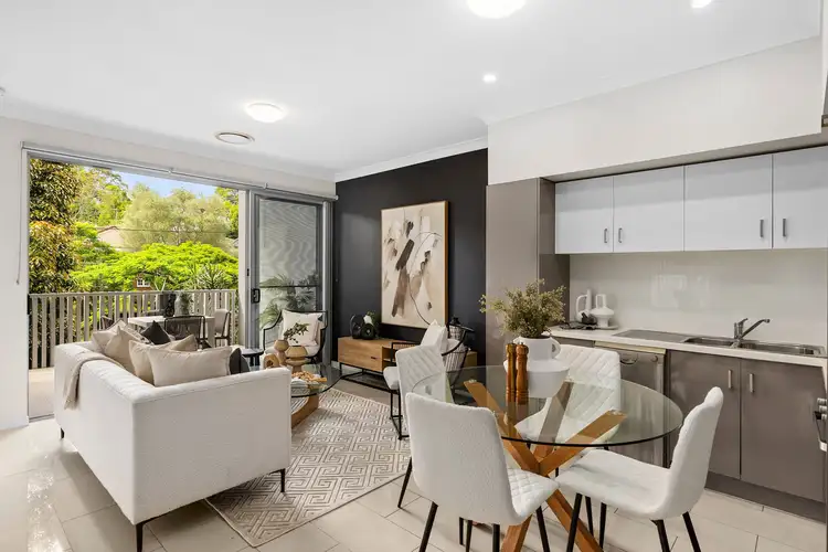 Main view of Homely unit listing, 2/96 Dell Road, St Lucia QLD 4067