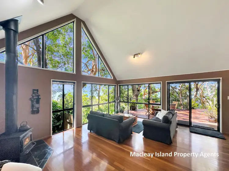 28 Blue Waters Crescent, Macleay Island QLD 4184