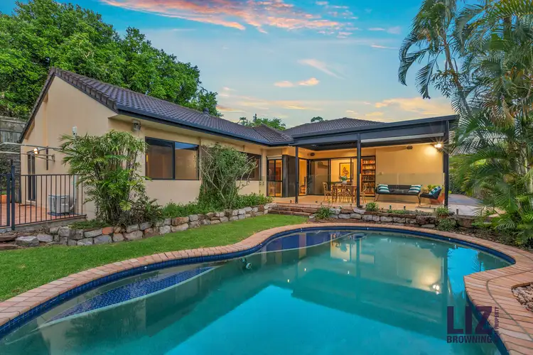 8 Accrington Place, Chapel Hill QLD 4069