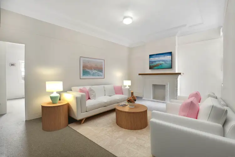 27 Waratah Avenue