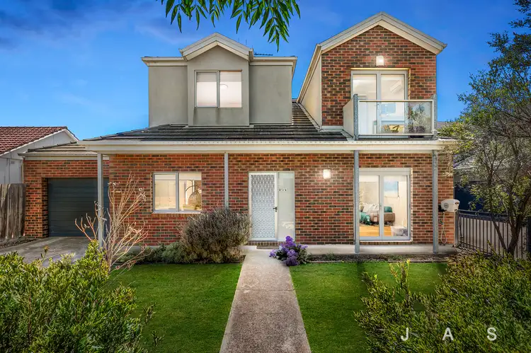 4 Deakin Street