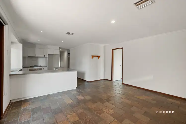 Fifth view of Homely house listing, 6 Greendale Court, Narre Warren VIC 3805