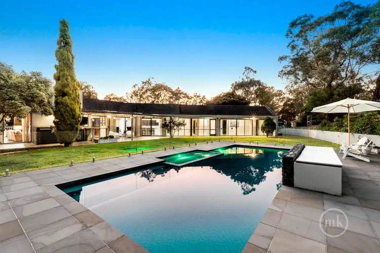 39 Warringah Crescent, Eltham VIC 3095