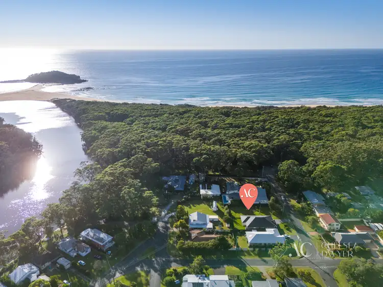 24 Beach Street, Lake Tabourie NSW 2539