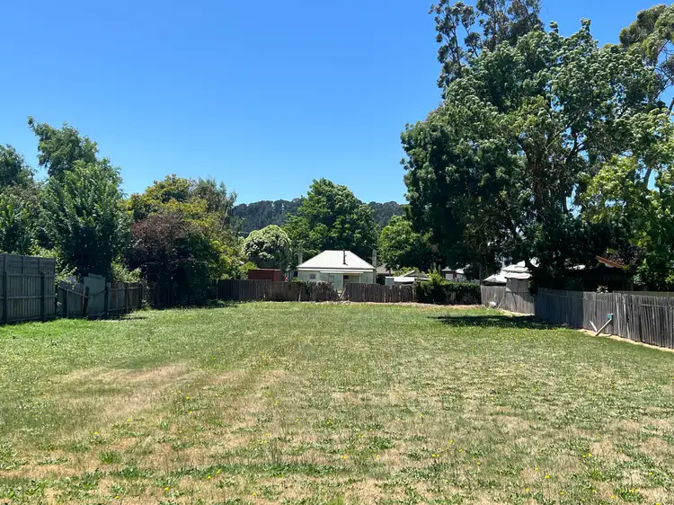 7 Urquhart Street, Woodend VIC 3442