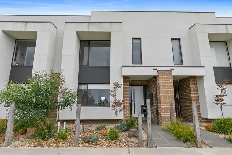 18 Sandspit Walk, Armstrong Creek VIC 3217