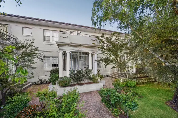 32 Hotham Street
