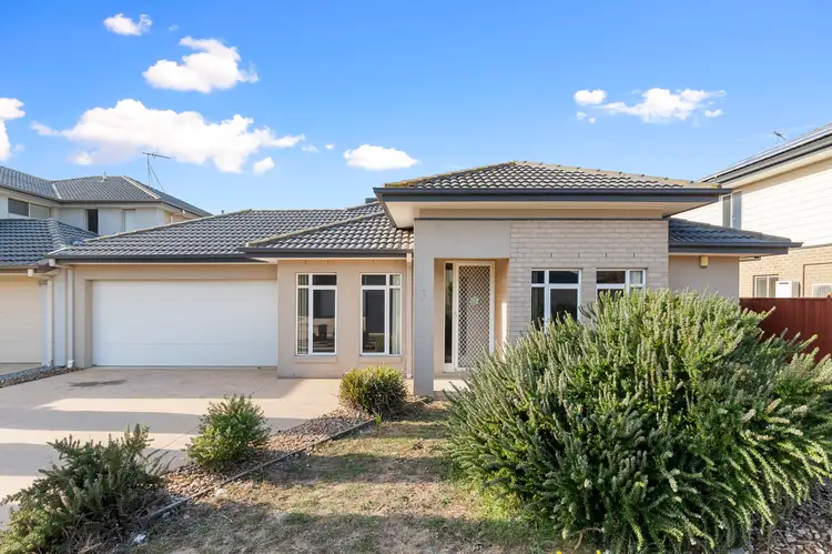 3 Sundowner Place, Sanctuary Lakes VIC 3030