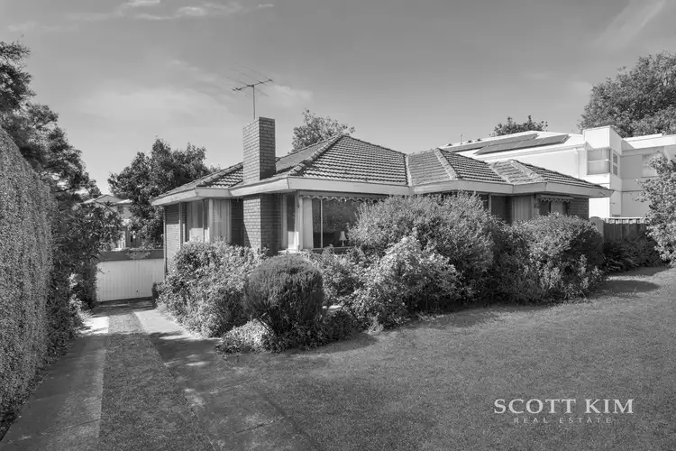 1 Benwerrin Drive, Burwood East VIC 3151