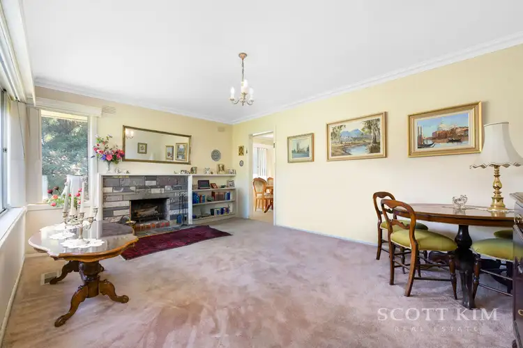 1 Benwerrin Drive, Burwood East VIC 3151