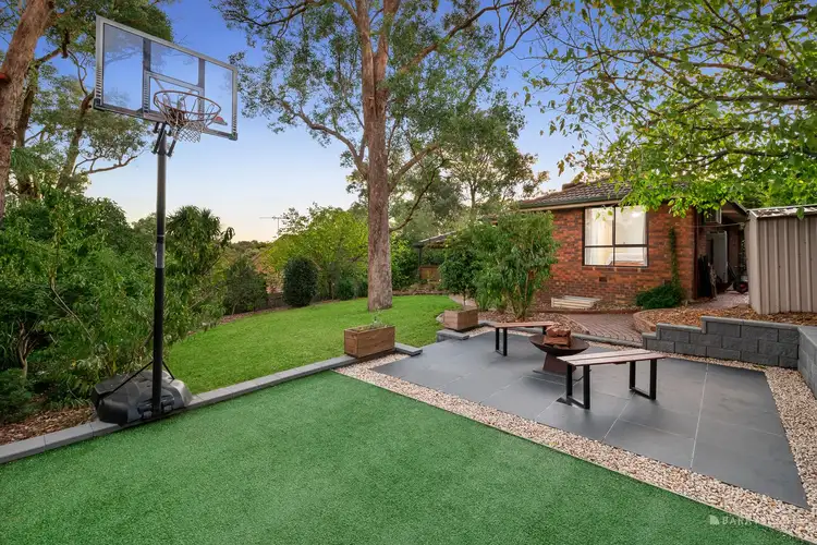 16 Nundah Drive, Eltham VIC 3095