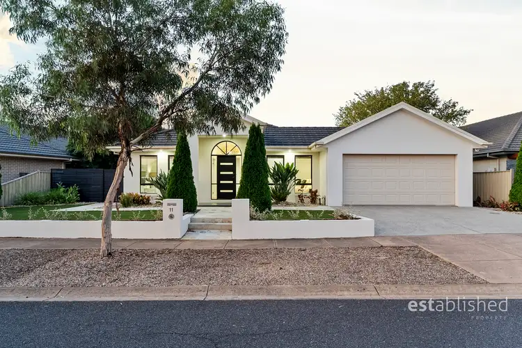 11 River Walk Drive, Sanctuary Lakes VIC 3030