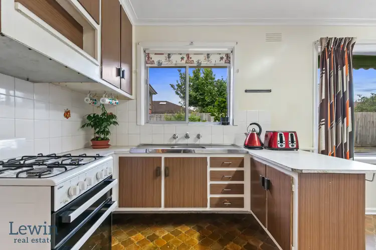 Second view of Homely house listing, 5 Craig Court, Cheltenham VIC 3192
