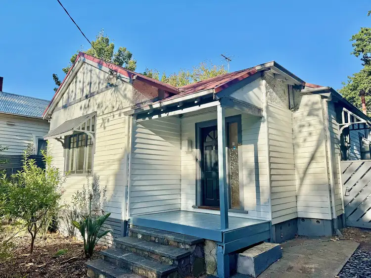 8 Essex Street