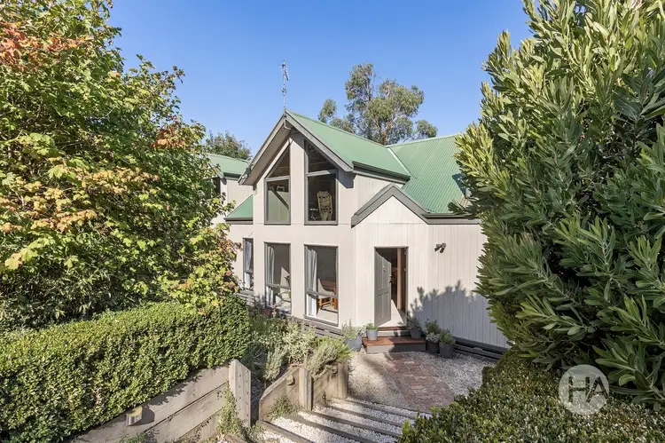 96-98 Eumeralla Grove, Mount Eliza VIC 3930