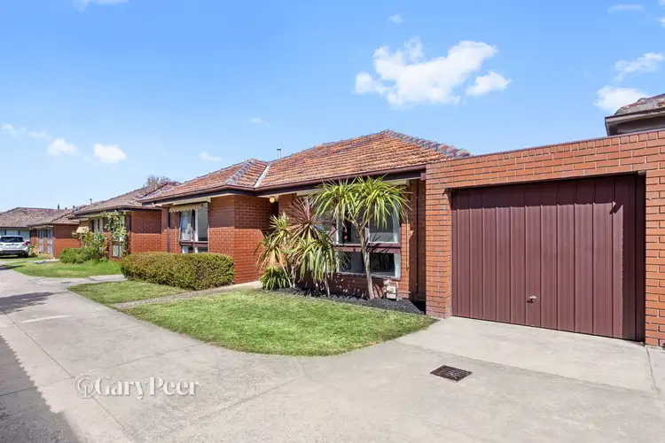 2/13 Gnarwyn Road, Carnegie VIC 3163