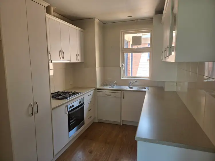 4 Glyndebourne Avenue