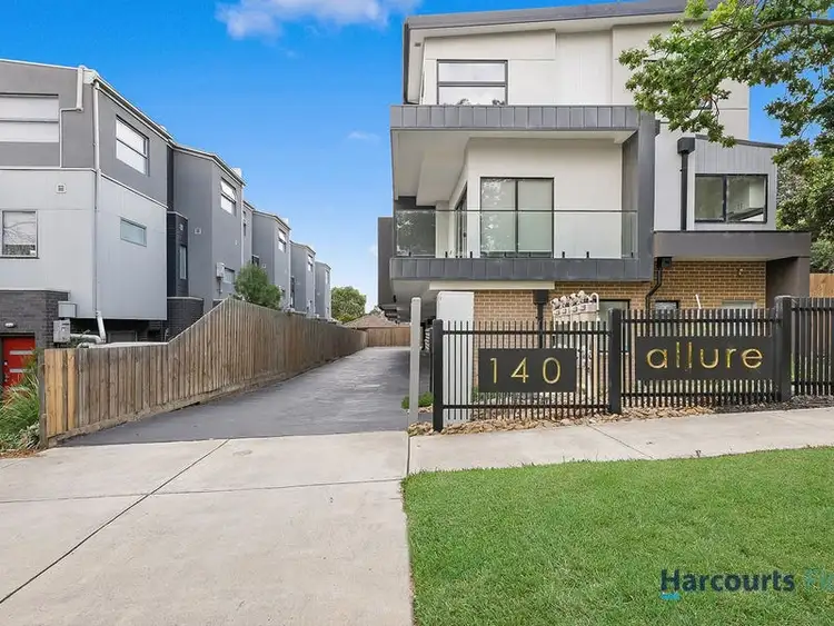 Main view of Homely townhouse listing, 2/140 Thames Street, Box Hill North VIC 3129