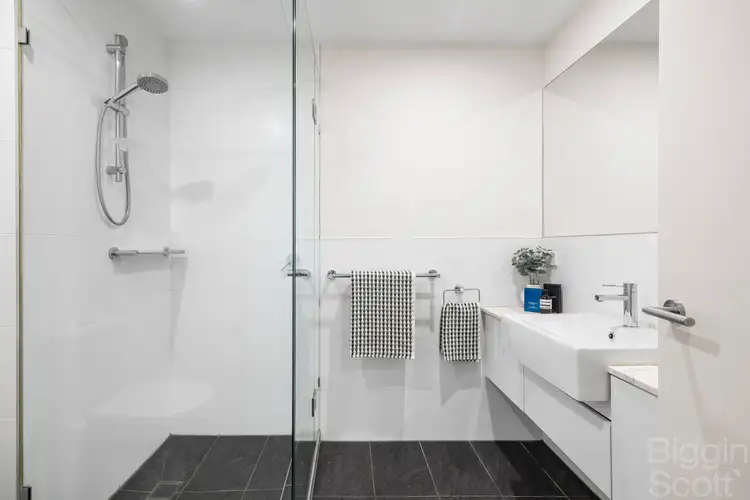 Fifth view of Homely apartment listing, 2/170 East Boundary Road, Bentleigh East VIC 3165