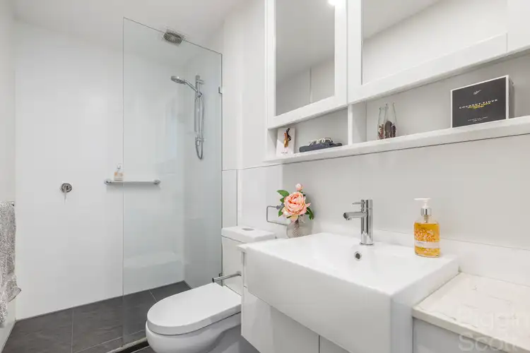 Sixth view of Homely apartment listing, 2/170 East Boundary Road, Bentleigh East VIC 3165