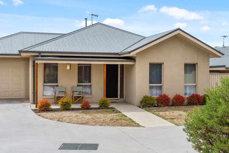 15/1 Roger Street, Romsey VIC 3434