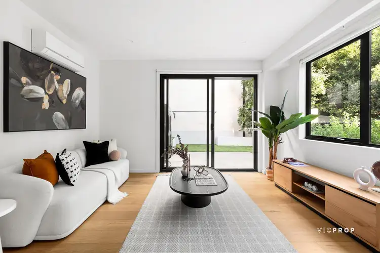 8/1 Winton Street, Burwood VIC 3125