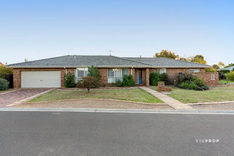 2 Larose Place, Werribee VIC 3030