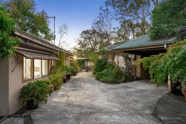 2 Storey Avenue, Research VIC 3095
