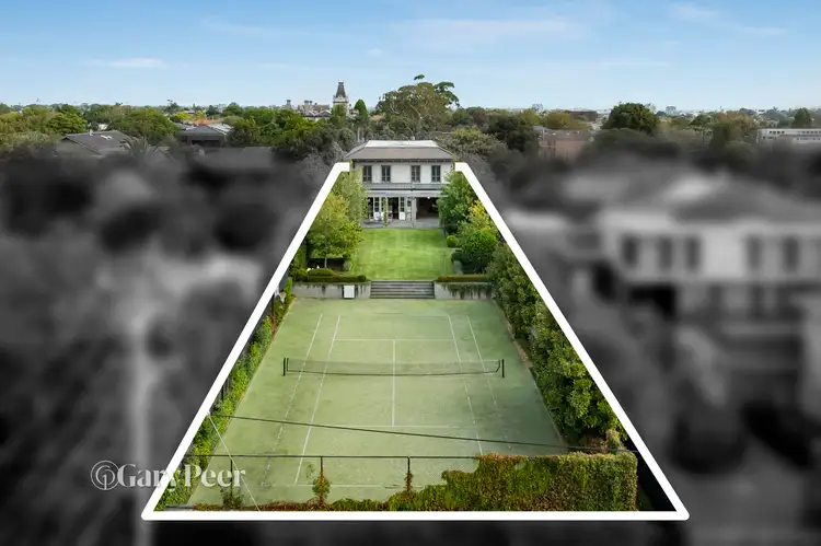 2 Pearson Grove, Caulfield North VIC 3161