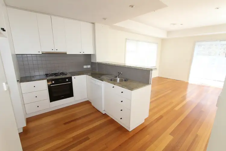 24B Broadway, Elwood VIC 3184