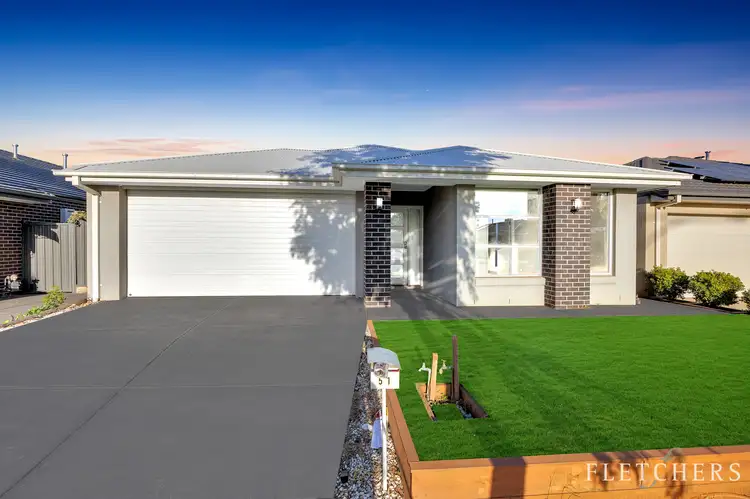 51 Atherstone Boulevard, Strathtulloh VIC 3338