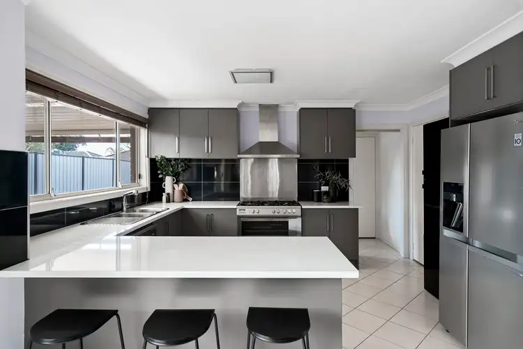 Fifth view of Homely house listing, 10 Anakie Walk, Delahey VIC 3037