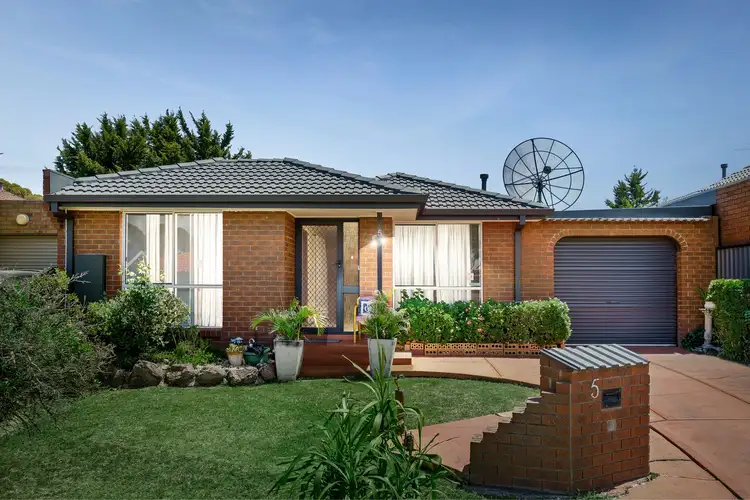 5 Flint Crescent, Delahey VIC 3037
