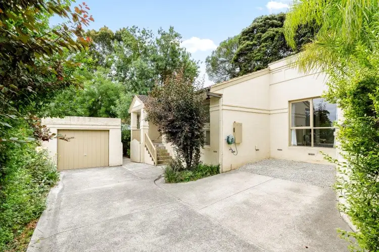 2/63 Bible Street, Eltham VIC 3095