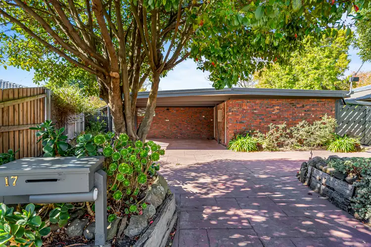 17 Grant Avenue, Gisborne VIC 3437