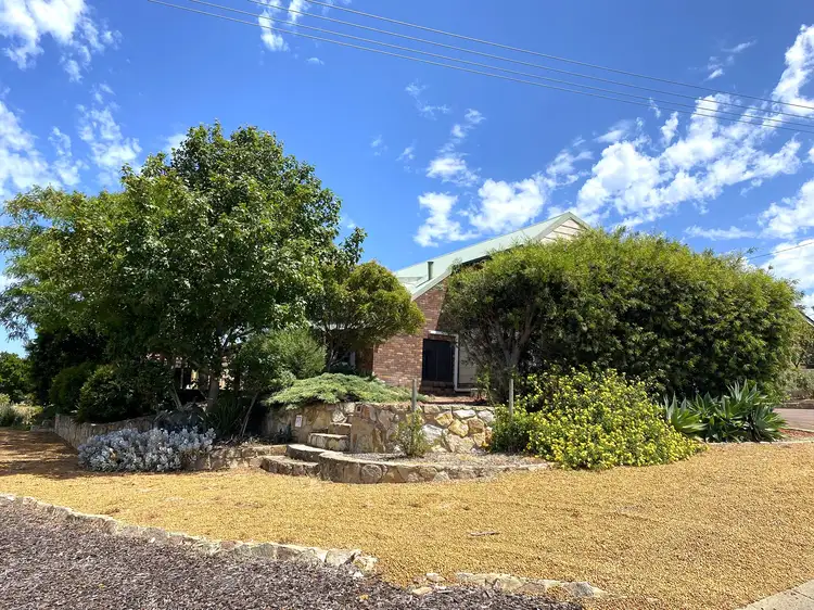 43 Lucy Victoria Avenue