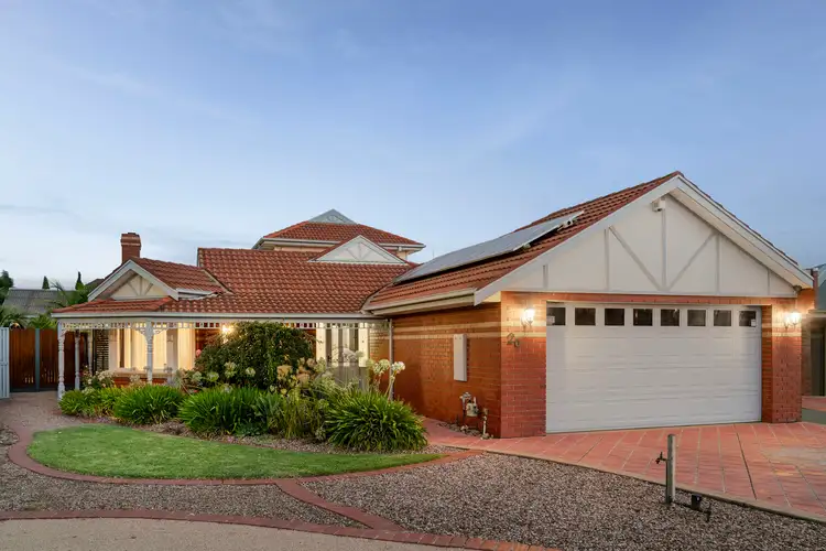 20 Leichardt Close, Taylors Lakes VIC 3038