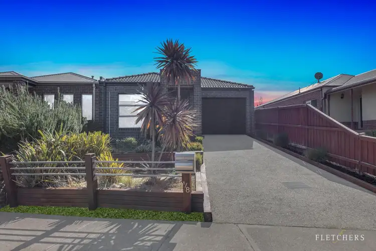 8 Cootamundra Circuit